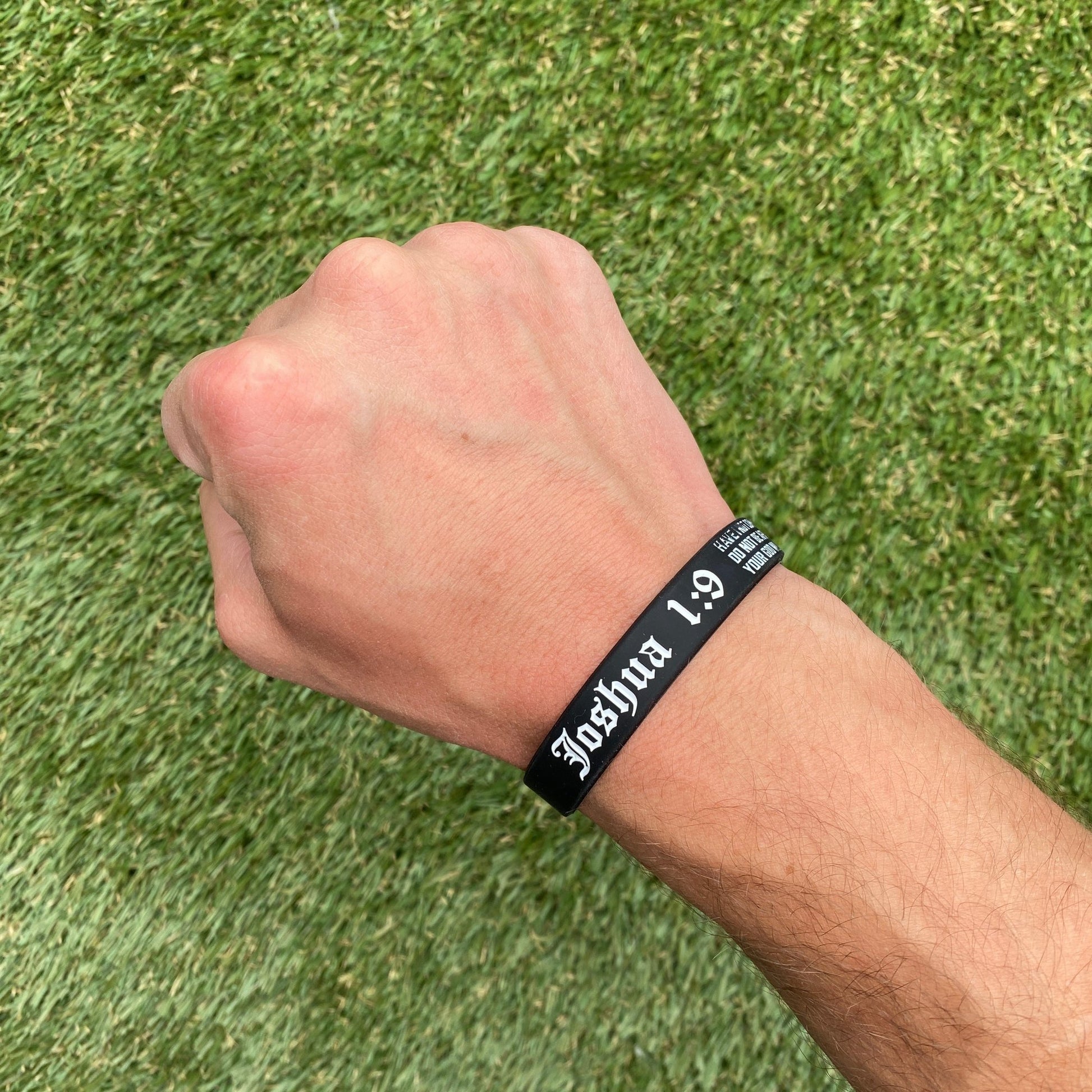 Joshua 1:9 Wristband